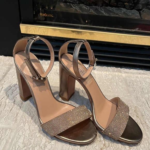 Valentino Garavani Luxury Open Toe Heels - Picture 4 of 6